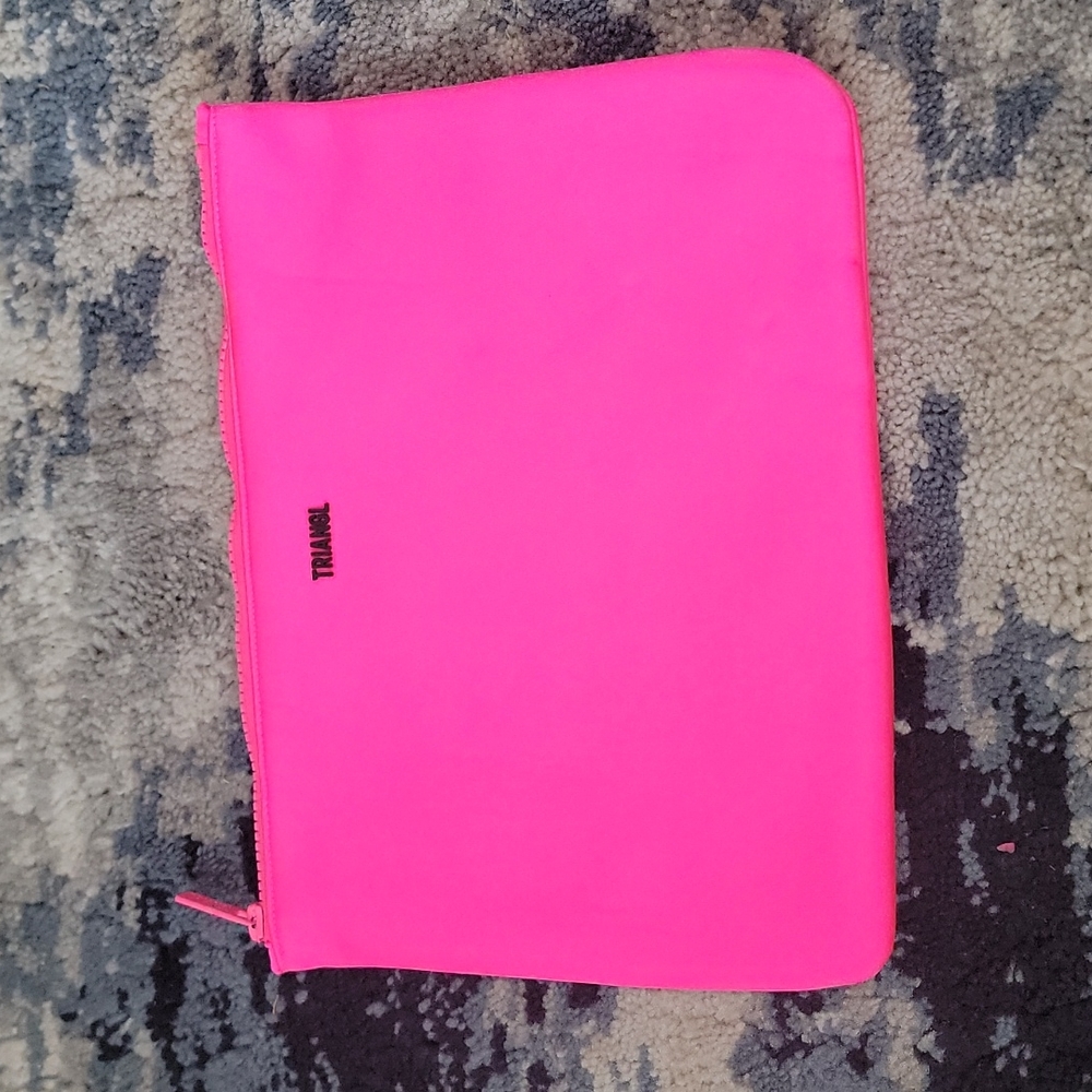 Hot pink zip up travel bag - Picture 1 of 3